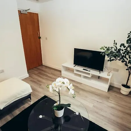 Apartment 1br Centre Apt, Self Check In, Wifi, By Derbnb