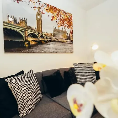 1br Centre Apt, Self Check In, Wifi, By Derbnb *