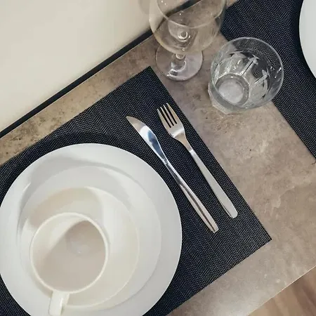 1br Centre Apt, Self Check In, Wifi, By Derbnb